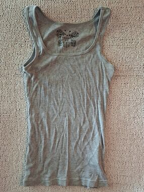 No Boundaries Women’s Ribbed Tank Top in Gray